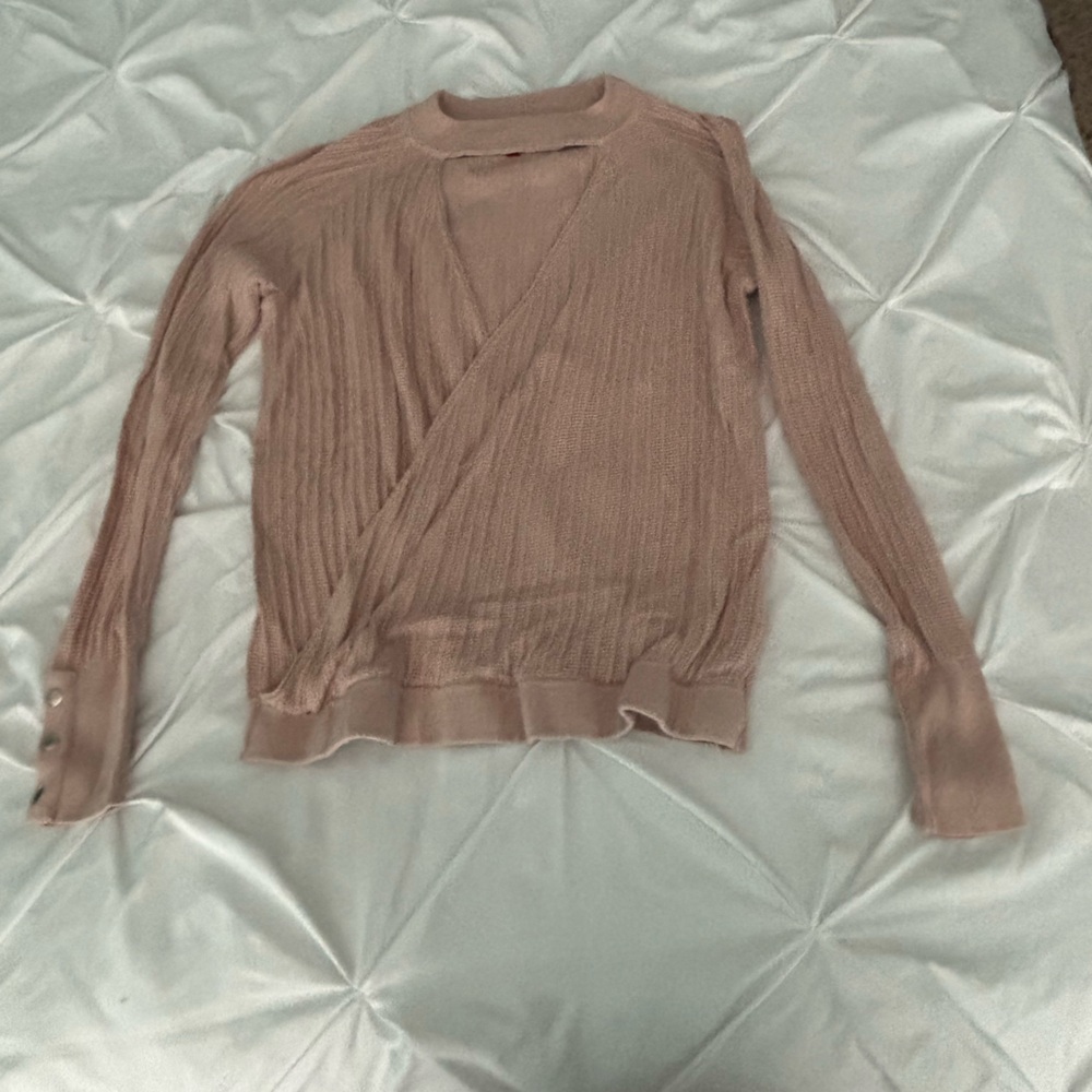 Jennifer Lopez Ribbed Knit Sweater in Light Pink